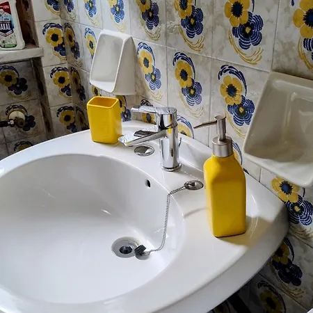 Trilocale Con Ampio Terrazzo E Posto Auto Privato Albenga