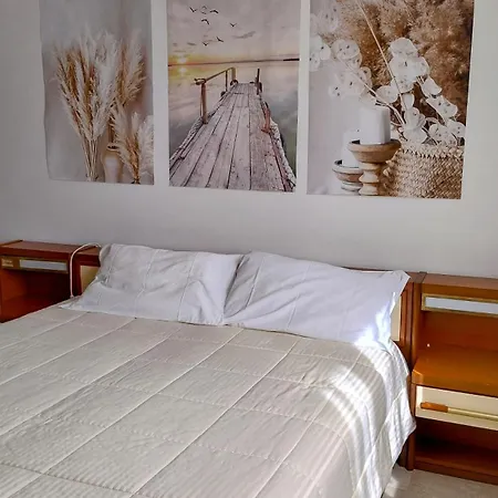 Trilocale Con Ampio Terrazzo E Posto Auto Privato Tatil Evi *